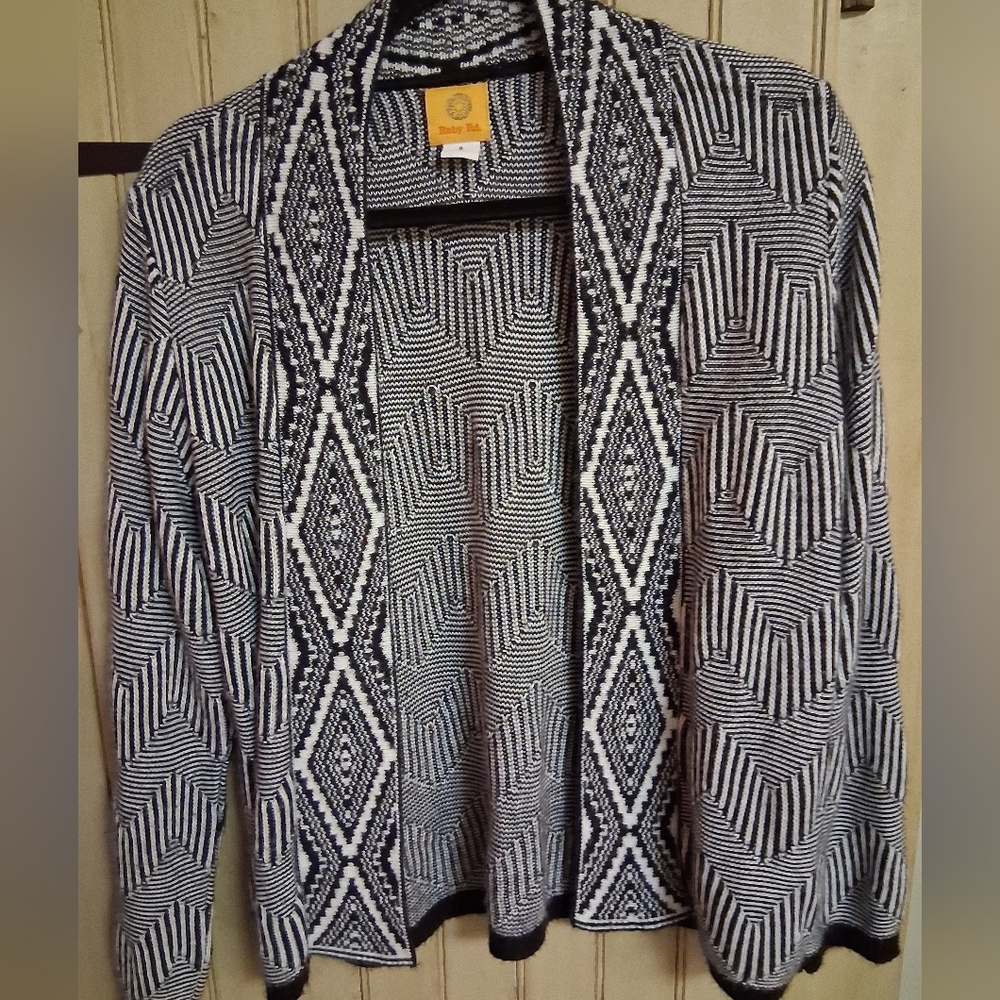 Geometric Patterned Black and White Sweater